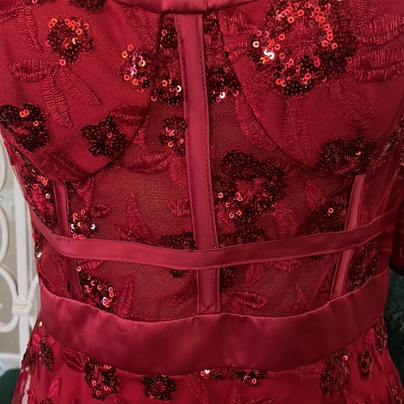 Blondie Nites - Red Gown - Picture 6 of 10